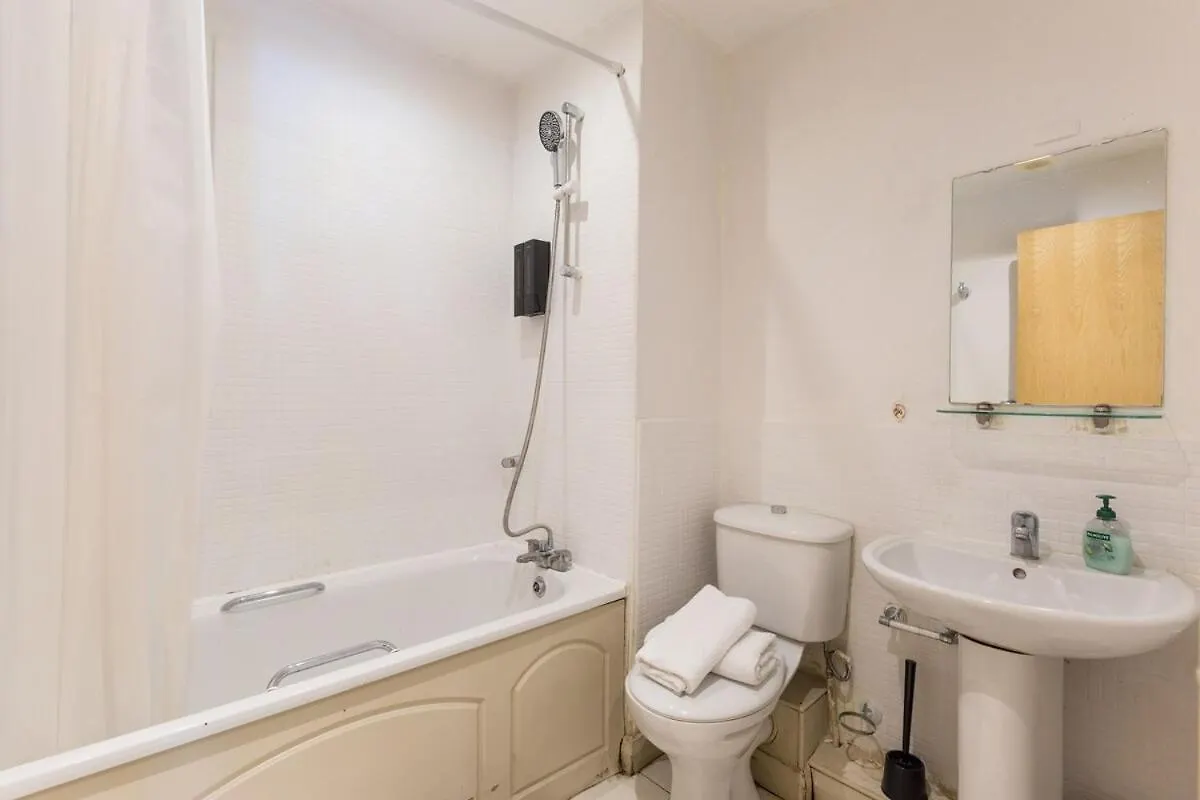 Spacious Two Bedroom Apartment Дублин