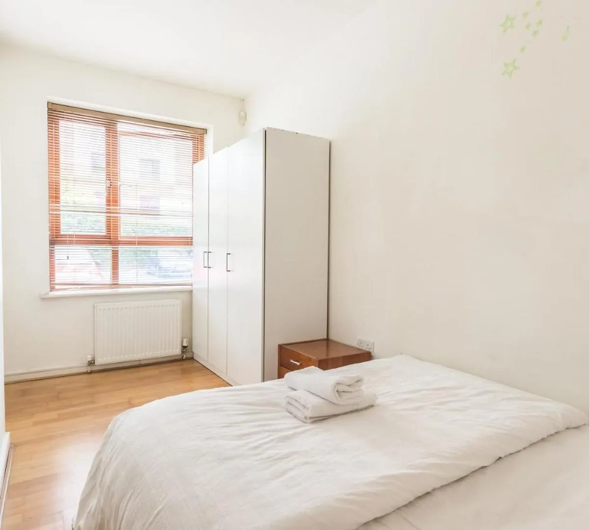 Spacious Two Bedroom Apartment Дублин