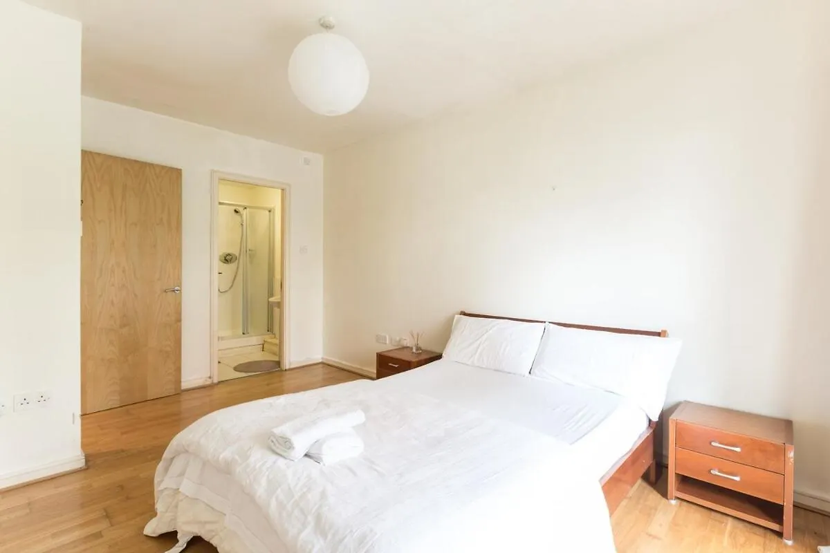 Spacious Two Bedroom Apartment 都柏林